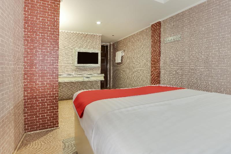 Oyo 191 Paradise Apartelle Hotel มะนิลา ภายนอก รูปภาพ